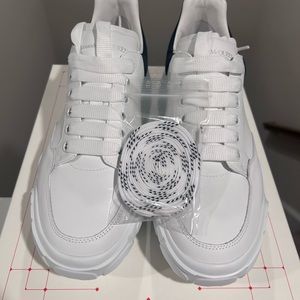 100% Authentic never worn. Alexander McQueen